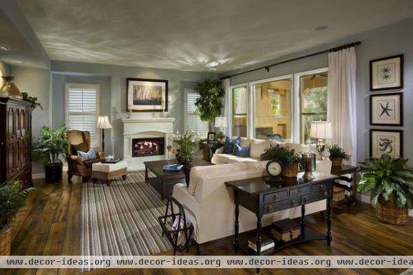 Bella Fiore - traditional - family room - las vegas