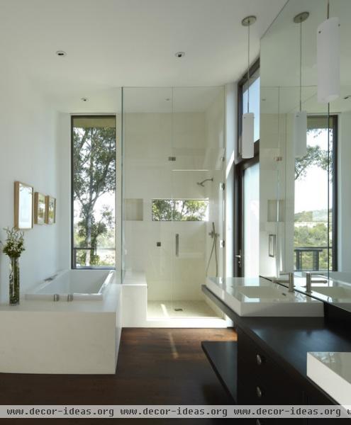 GRIFFIN ENRIGHT ARCHITECTS: Mandeville Canyon Residence - modern - bathroom - san francisco