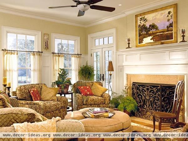 Comfortable, Relaxing Family Room