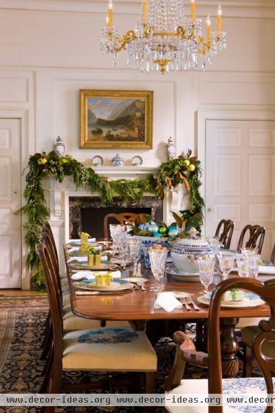 Decorating: Holiday Mantels