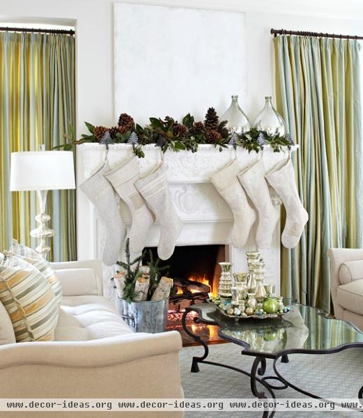 Decorating: Holiday Mantels