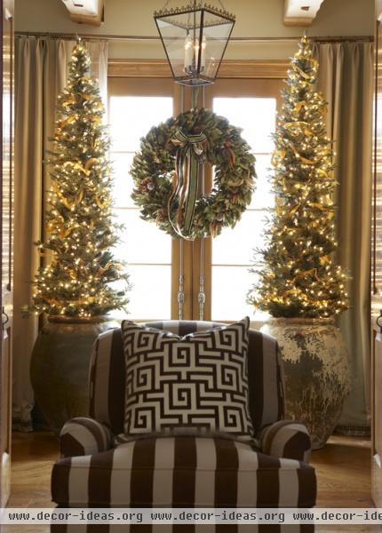 Decorating: Christmas Trees!