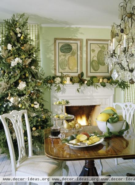 Decorating: Christmas Trees!