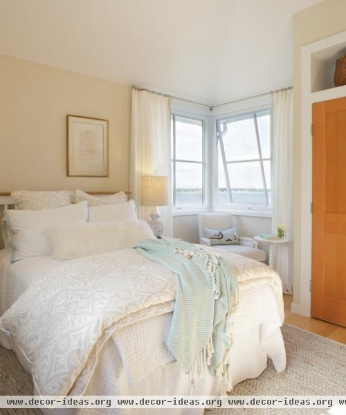 Clump Rock - traditional - bedroom - providence