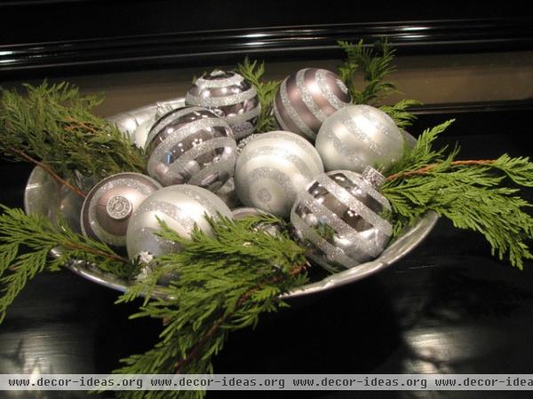 Front Entrance/Foyer Christmas Decor - contemporary - entry - toronto