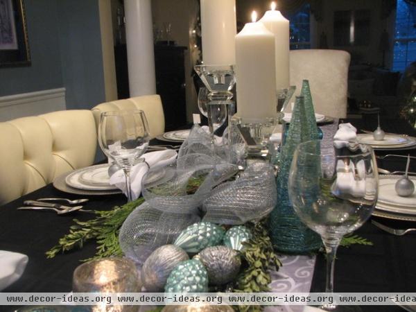 Christmas/Holiday Decorating - eclectic - dining room - toronto