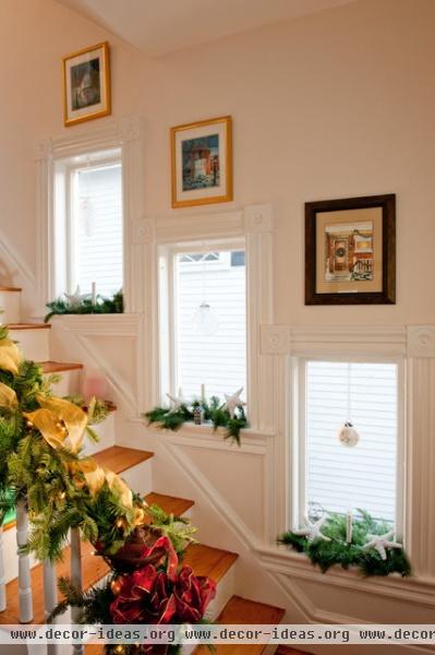Christmas in Salem - traditional - staircase - boston