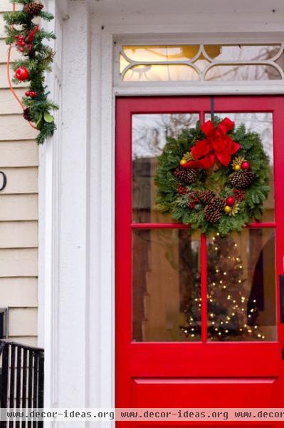 Rhinebeck, NY Winter Decor - traditional - exterior - new york