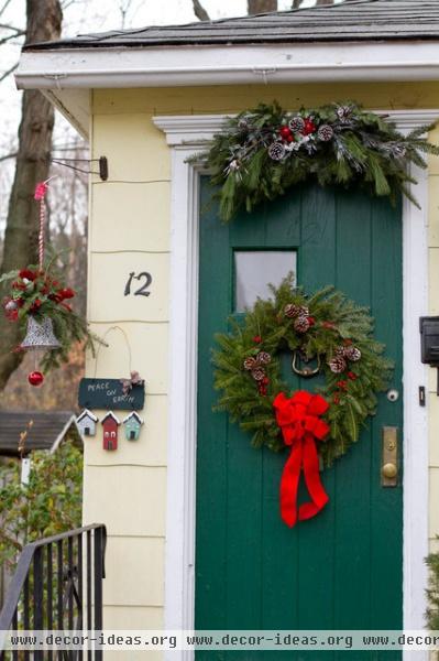 Rhinebeck, NY Winter Decor - traditional - entry - new york