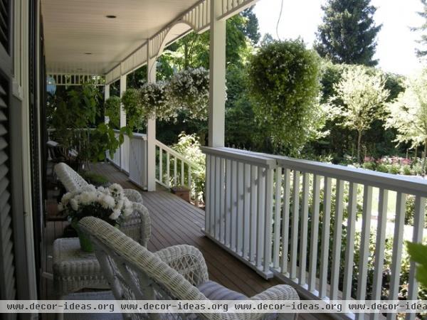 A GARDEN THAT TELLS A STORY - traditional - porch - vancouver