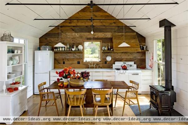 Homey Country/Rustic Kitchen by Jessica Helgerson