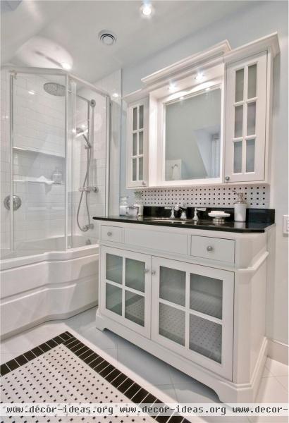 Light Traditional Bathroom by Victoria Shaw Light Traditional Bathroom by Victoria Shaw