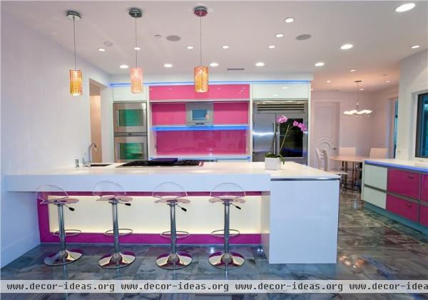 Dramatic Contemporary Kitchen by Mal Corboy Dramatic Contemporary Kitchen by Mal Corboy