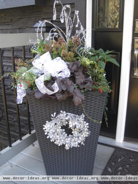 Outdoor Christmas Decorating - traditional -  - vancouver