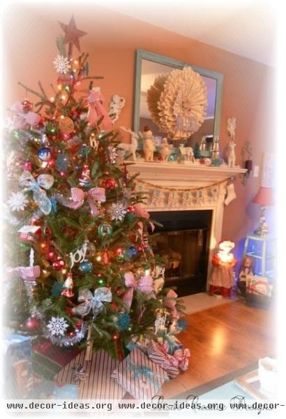 A Cozy Cottage Christmas -  - living room - raleigh