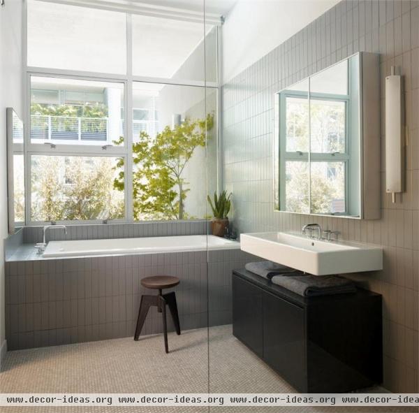 Sunny Contemporary Bathroom by Gabriel Benroth, Adam Rolston & Drew Stuart