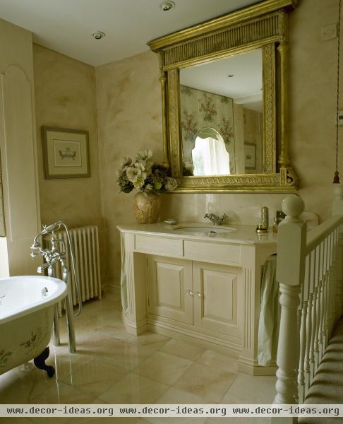 Traditional Bathroom Traditional Bathroom