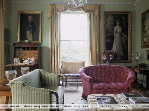 Traditional Living Room