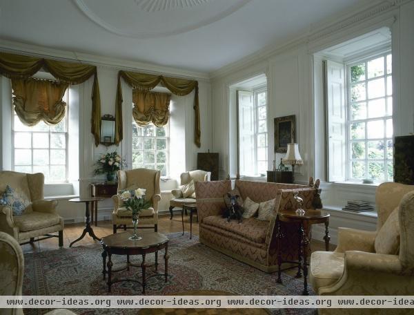 Traditional Living Room