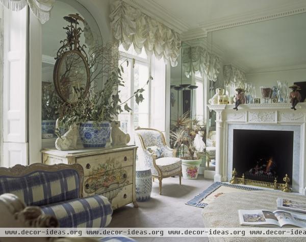 Traditional Living Room