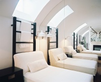 Minimalist Traditional Bedroom