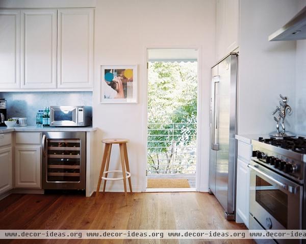 Minimalist Traditional Kitchen