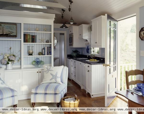 Beach Country Traditional Kitchen