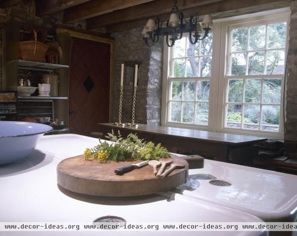 Contemporary Traditional Kitchen