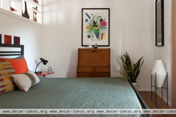 modern bedroom by Angela Flournoy