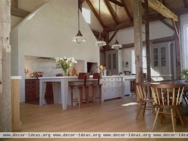 traditional kitchen by KATE JOHNS AIA