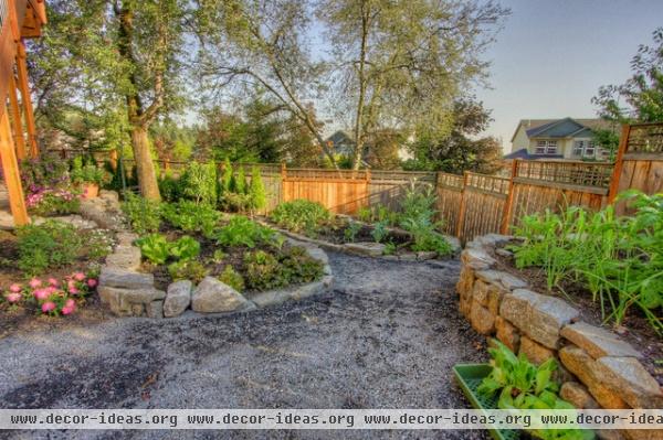 traditional landscape by Paradise Restored Landscaping & Exterior Design