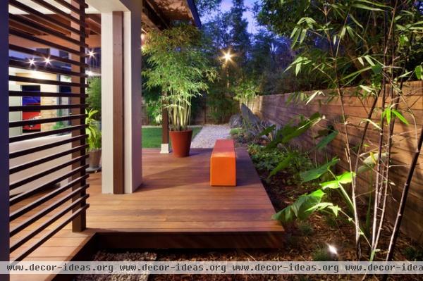 modern landscape by Evergreen Consulting / 4EGC