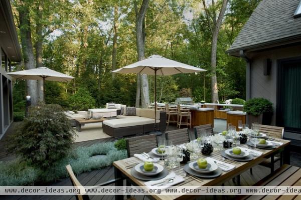 contemporary patio by Susan Fredman Design Group