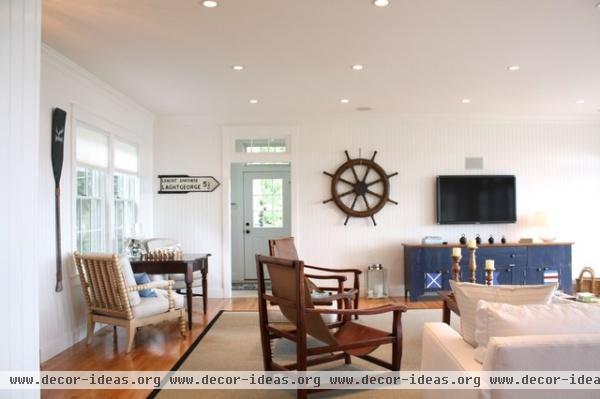 contemporary living room by Thorson Restoration & Construction