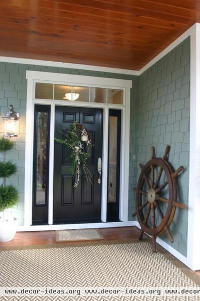 traditional entry by Tab Premium Built Homes