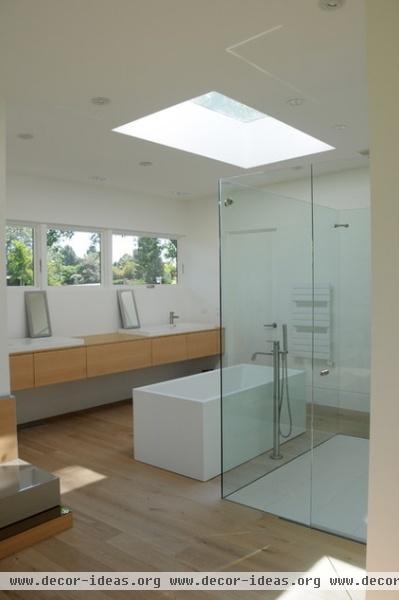 modern bathroom by Nest Architectural Design, Inc.