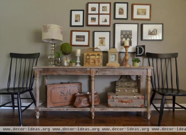 traditional living room by Sarah Greenman