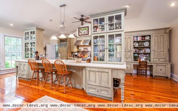 traditional kitchen by CHEATHAM FLETCHER SCOTT ARCHITECTS