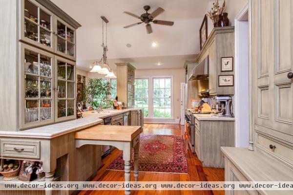 traditional kitchen by CHEATHAM FLETCHER SCOTT ARCHITECTS