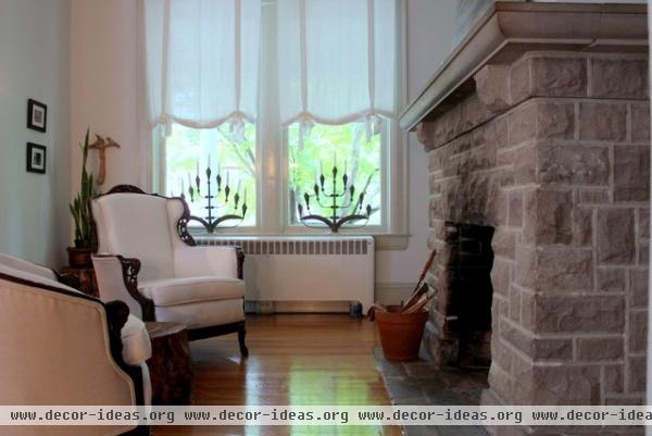 traditional living room by Sara Bates