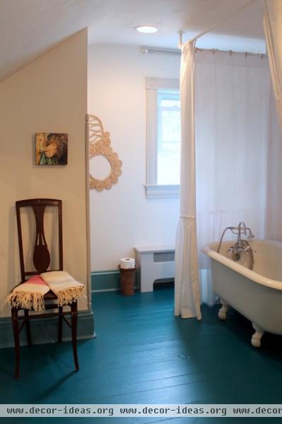 traditional bathroom by Sara Bates