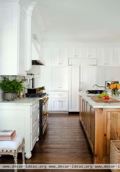 traditional kitchen by TerraCotta Properties