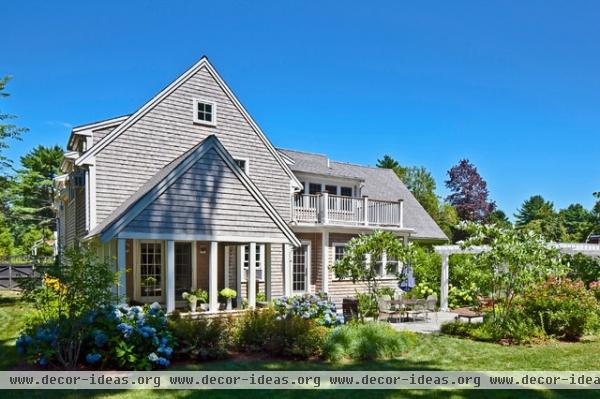 traditional exterior by Sean Papich Landscape Architecture