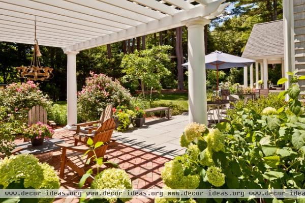 traditional patio by Sean Papich Landscape Architecture