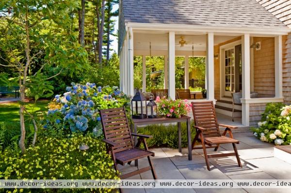 traditional patio by Sean Papich Landscape Architecture