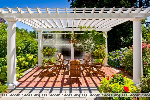 traditional patio by Sean Papich Landscape Architecture