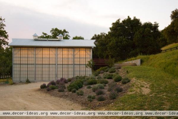 contemporary garage and shed by Studio Carver