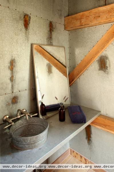 eclectic bathroom by Studio Carver