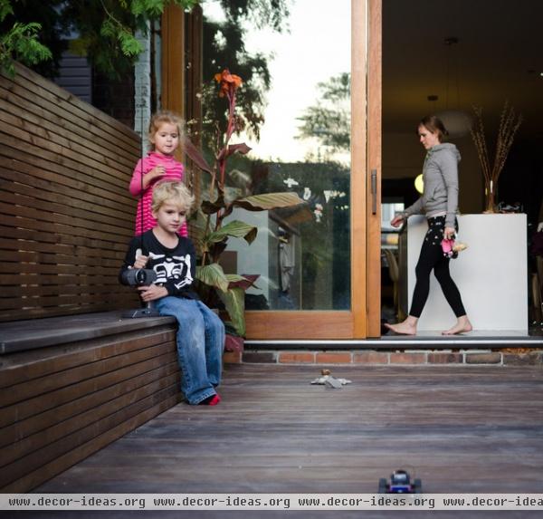 modern patio by blackLAB architects inc.