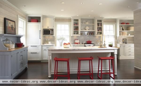 traditional kitchen by TreHus Architects+Interior Designers+Builders